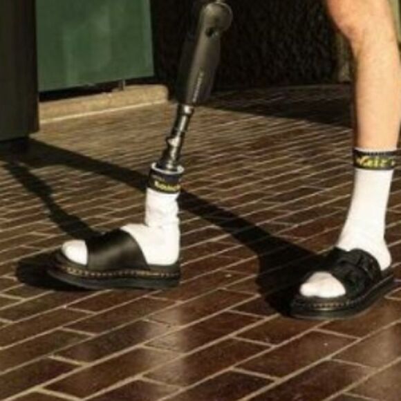 BRAND NEW Dr. MARTENS UNISEX DAX SLIDE HYDRO B SANDAL - Picture 16 of 16